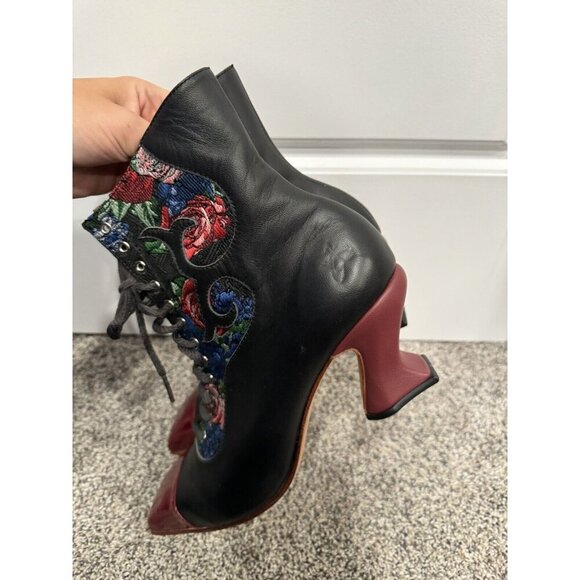 john fluevog super fine dutchess square  toe lace up boot Size 9 EUC - Picture 4 of 7